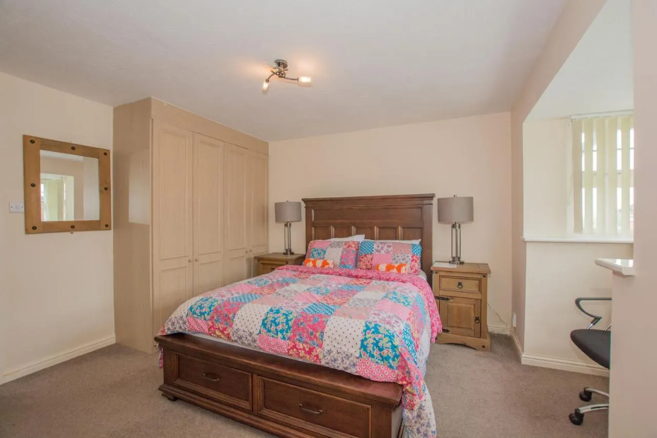 Holiday home Modern 4 Bedroom Detached House In Cardiff United Kingdom