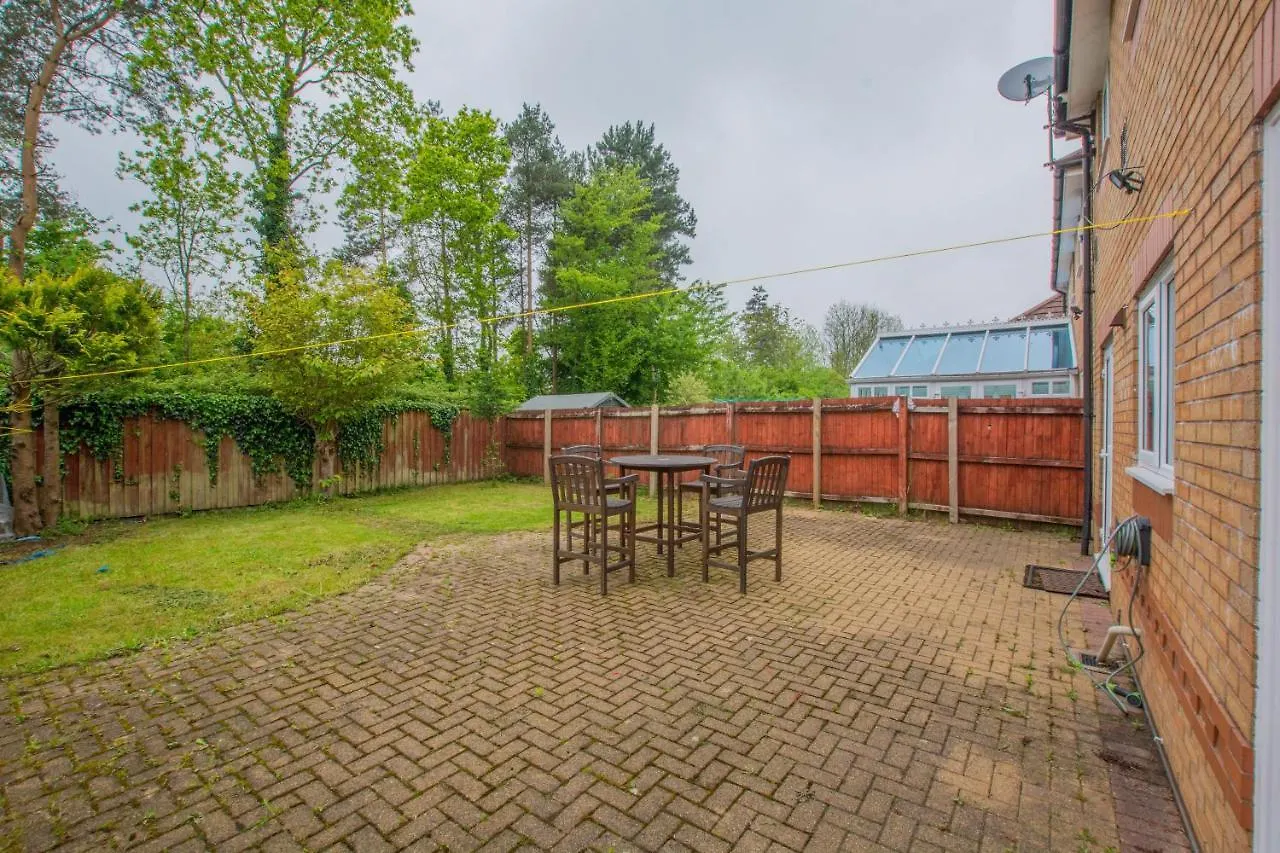 Modern 4 Bedroom Detached House In Cardiff United Kingdom